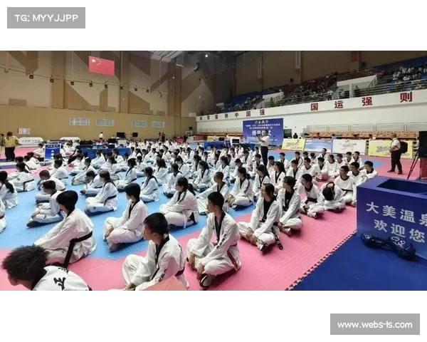 跆拳道精神融入赛场礼仪,青少年选手赛后自觉行礼展现修养 跆拳道精神融入赛场礼仪,青少年选手赛后自觉行礼展现修养